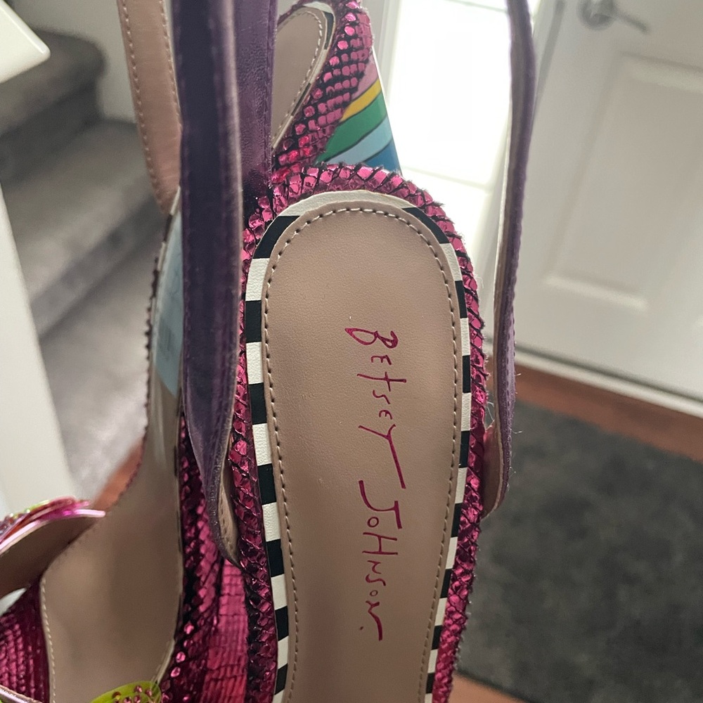 🦋 Beautiful Betsy Johnson Colorful Butterfly Embellished Women's Heels - Picture 7 of 8